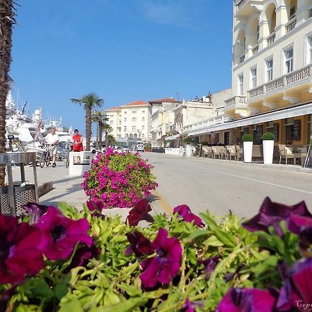Apartments Mladenka Porec Exterior photo