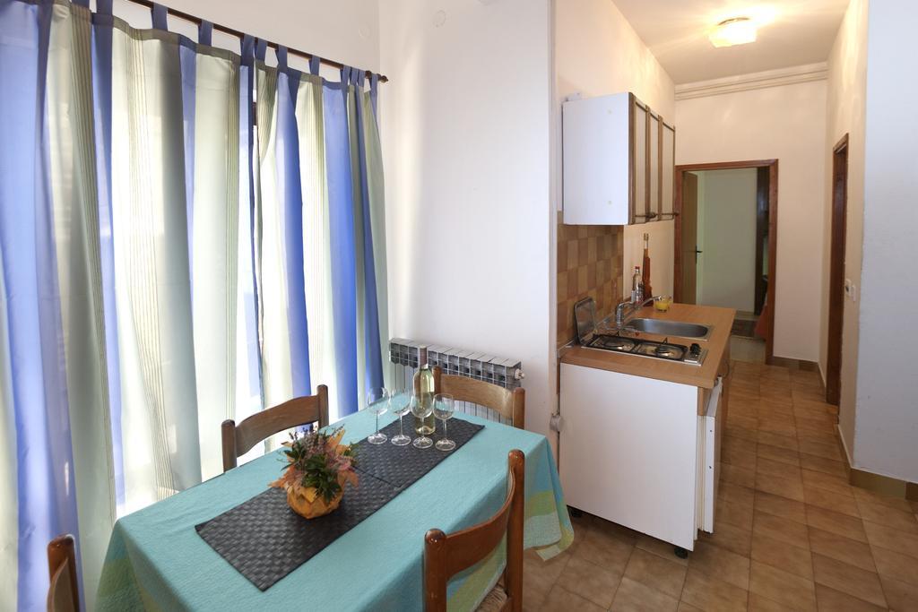 Apartments Mladenka Porec Room photo