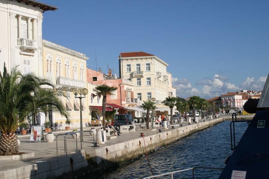 Apartments Mladenka Porec Exterior photo